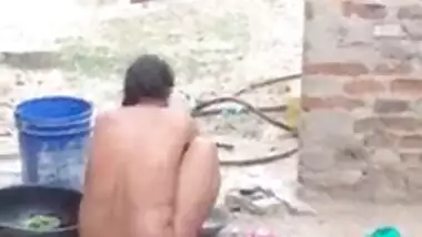 Village indian aunty bathing video on hidden cam