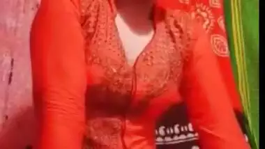 Desi cute village girl show her nice boobs