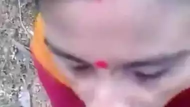 Bindi lady sucking lund – Outdoor blowjob sex
