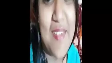 Desi Cute Girl Showing Boobs On Live