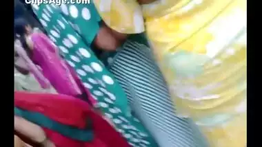 Yellow saree lady getting captured under her underskirt