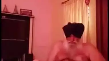 Rich aged Punjabi boss tries to fuck his maid, sex mms vidios