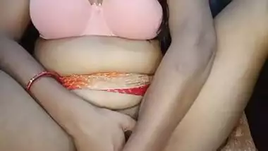 Hot chubby Bhabhi Wearing Only Saree showing her Big boobs