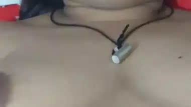 A college guy fingers in pussy in Indian Bhabhi sex MMS