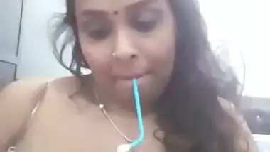 Naked Desi Bhabhi enjoying hookah