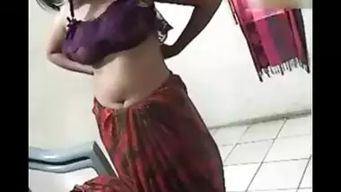 Young aunty showing off her hot naked body