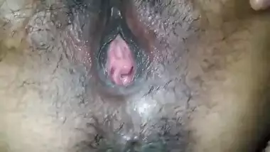 Amateur Desi boy films girlfriend's XXX twat that is ready for chudai