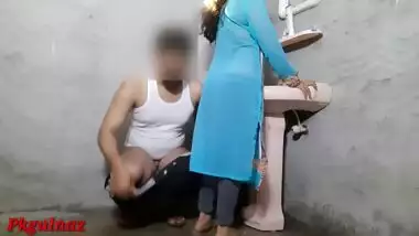 Desi Indian Girlfriend Fucking In Washroom Hindi Audio