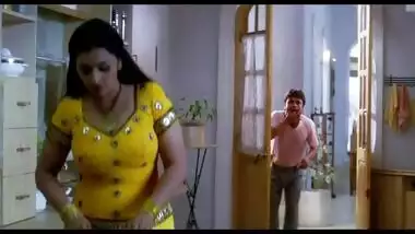 Sexy Amitha Rajan – booby Aunty from chup chup ke