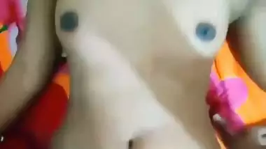 UP Muslim girl’s first desi sex MMS with her cousin