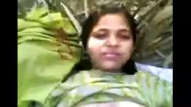 Bhopal desi young girl outdoor sex with village boyfriend!