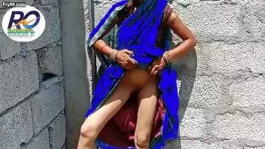 Desi village saree removing show finger