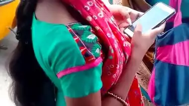 Tamil young girl hot view in busstop (hot closeup)