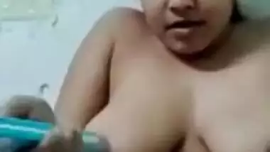 Desi village wife fing her pussy