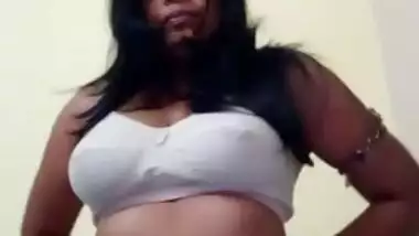 desi girl hot boob show and press