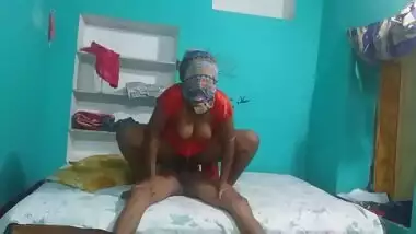 Son's friend drills slutty Desi mom's XXX vagina in amateur video