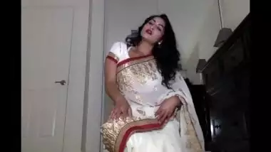 Desi Dhabi in Saree getting Naked and Plays with Hairy Pussy