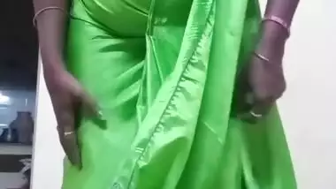 Tamil Wife Remove Saree