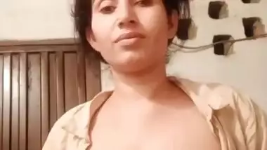 Paki Bhabhi Showing Boobs New Clip