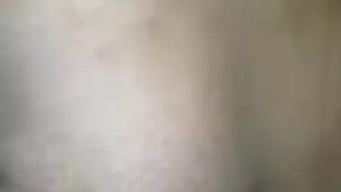 Desi man makes MMS video of him drilling girlfriend's XXX pussy