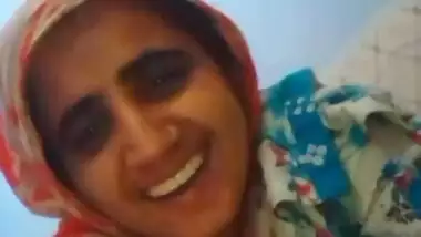 Desi village bhabi fingering pussy selfie video making