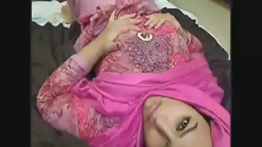 Pakistani girl Noreens first webcam performance