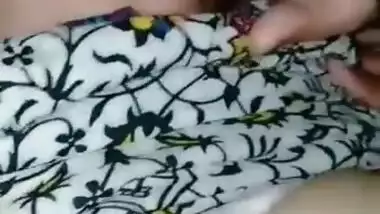 Beautiful Married Paki Bhabi Boob Sucked