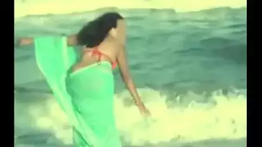 South Indian busty boobs bhabhi first time on sea beach