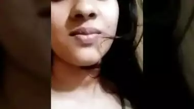 Sexy Desi Girl Showing Boobs on Video Call