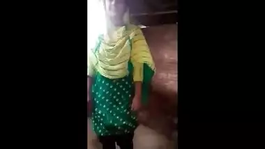 bangladeshi girl showing boobs