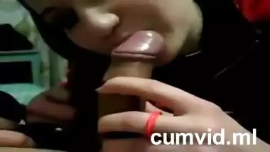 Indian girlfriend from Gujarat sucks cock like a lollipop