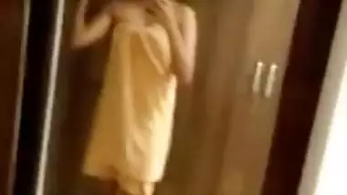 Desi Girl Taking off Towel