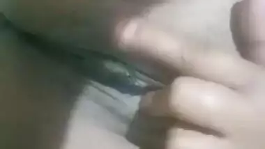 Unsatisfied sexy bhabhi fingering 1
