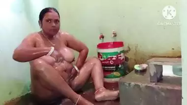 Busty bhabhi nude bath and standing doggy fuck