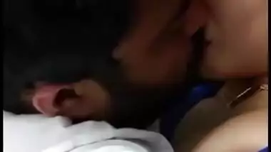 Desi lover kissing video