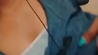 Cute Tamil Girl Showing Boobs leaked Video