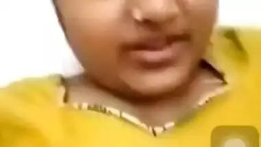 Married Telugu Bhabi Showing Cleavage