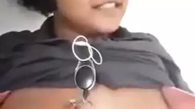 Massive Indian boob show MMS selfie episode