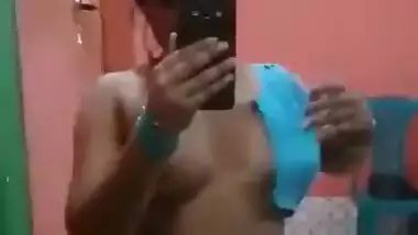 Sexy Desi Girl Removing Saree And Showing For Lover