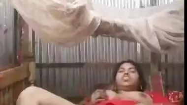 Bangladeshi village slut showing naked pussy on cam