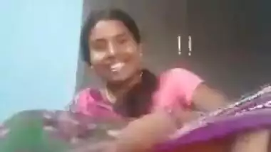 Village indian aunty fingering her pussy