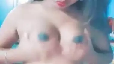 Desi girl pumping her bosoms and fingering pussy hard