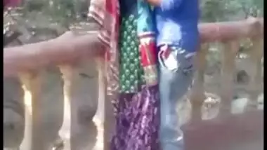 Outdoor Desi mms clip of slim Indian gal caught kissing her lover