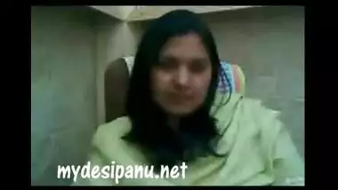 Paki medical store girl open masturbate MMS