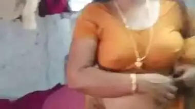 Kerala housewife show her boobs 