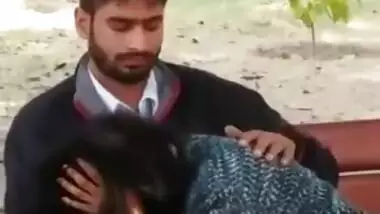 Exclusive- Hot Look Desi Girl Blowjob In Park