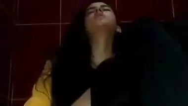 Beautiful Sexy Paki Girl Showing