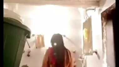 Sexy Bhabhi Showing Boobs in Wet Saree