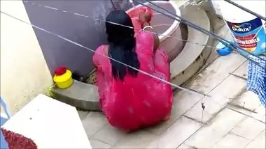 aunty open bath in red nighty