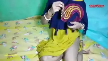 Indian bhabi ko akele ghar pe home made muka dekh chudai ker Dali Indian hot sexy bhabi